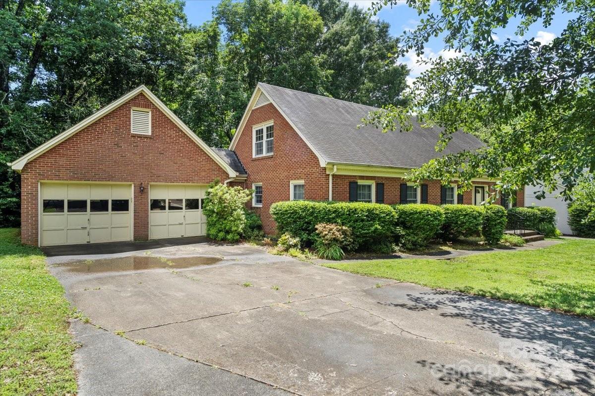 8017 Prince George Road Charlotte, NC 28210 - Photo 3 of 47 Gallery Image 3