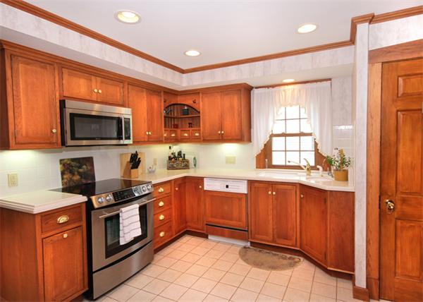 37 Lovell Road Melrose, MA 02176 - Photo 7 of 24 Gallery Image 7