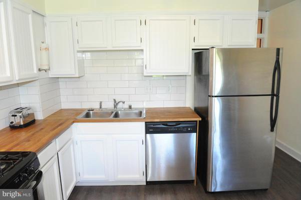 3149 Keswick Road Baltimore, MD 21211 - Photo 8 of 24 Kitchen