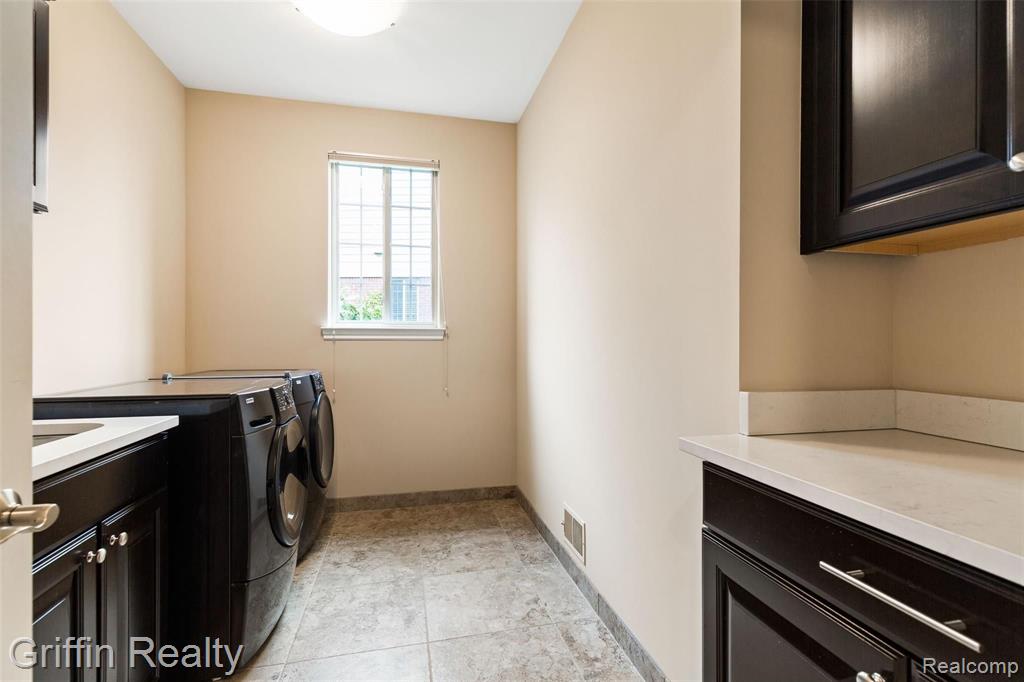 3763 Windingbrook Circle, Unit 35 Rochester Hills, MI 48309 - Photo 9 of 44