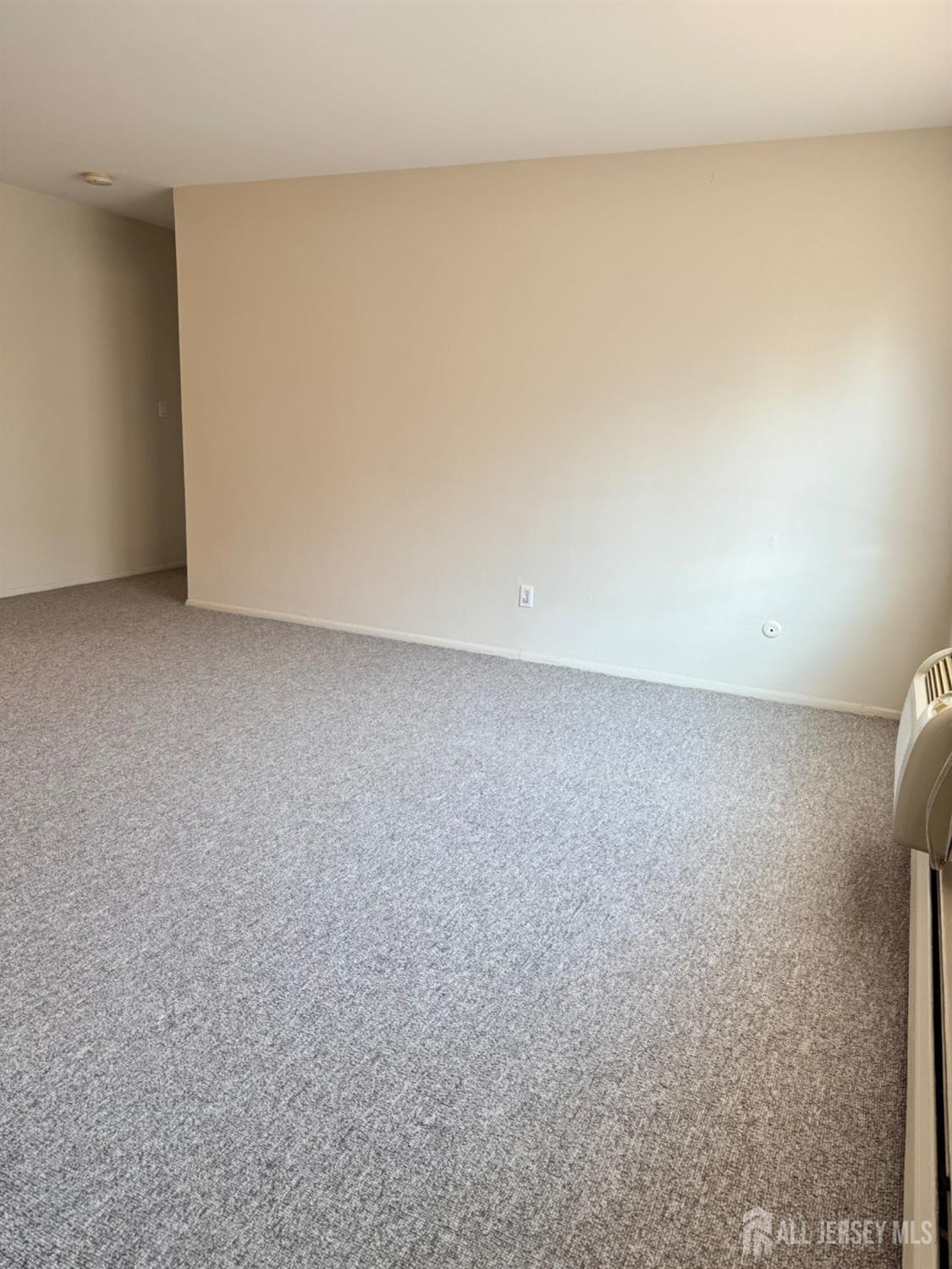 60 Fox Road Edison, NJ 08817 - Photo 10 of 26 Gallery Image 10