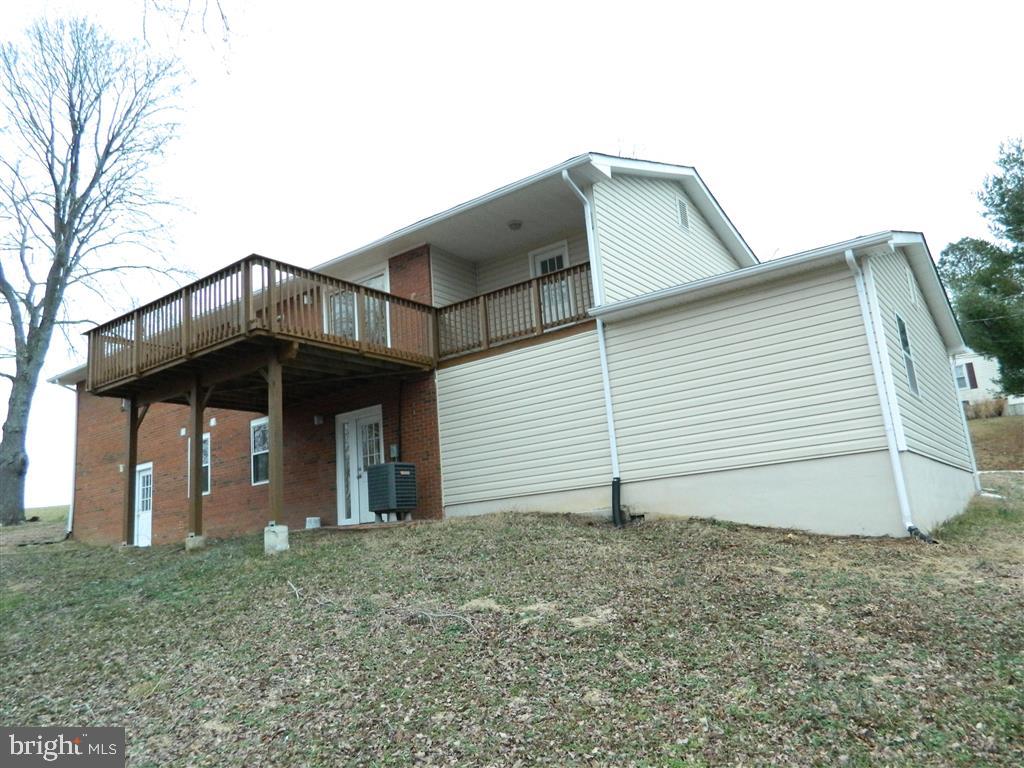 19202 Mockingbird Heights Road Triangle, VA 22172 - Photo 4 of 25 Gallery Image 4
