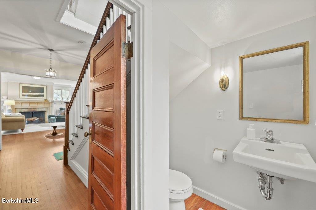 136 Pomeroy Avenue Pittsfield, MA 01201 - Photo 16 of 37 220 Half Bath