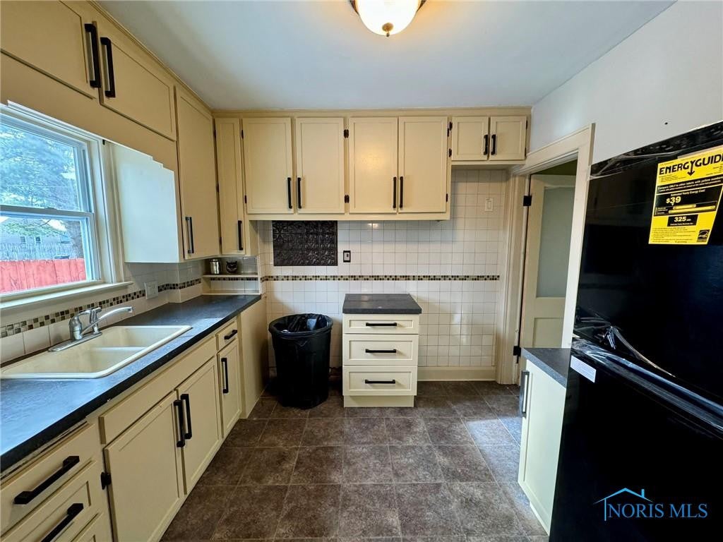 1753 Mansfield Road Toledo, OH 43613 - Photo 10 of 24 Gallery Image 10