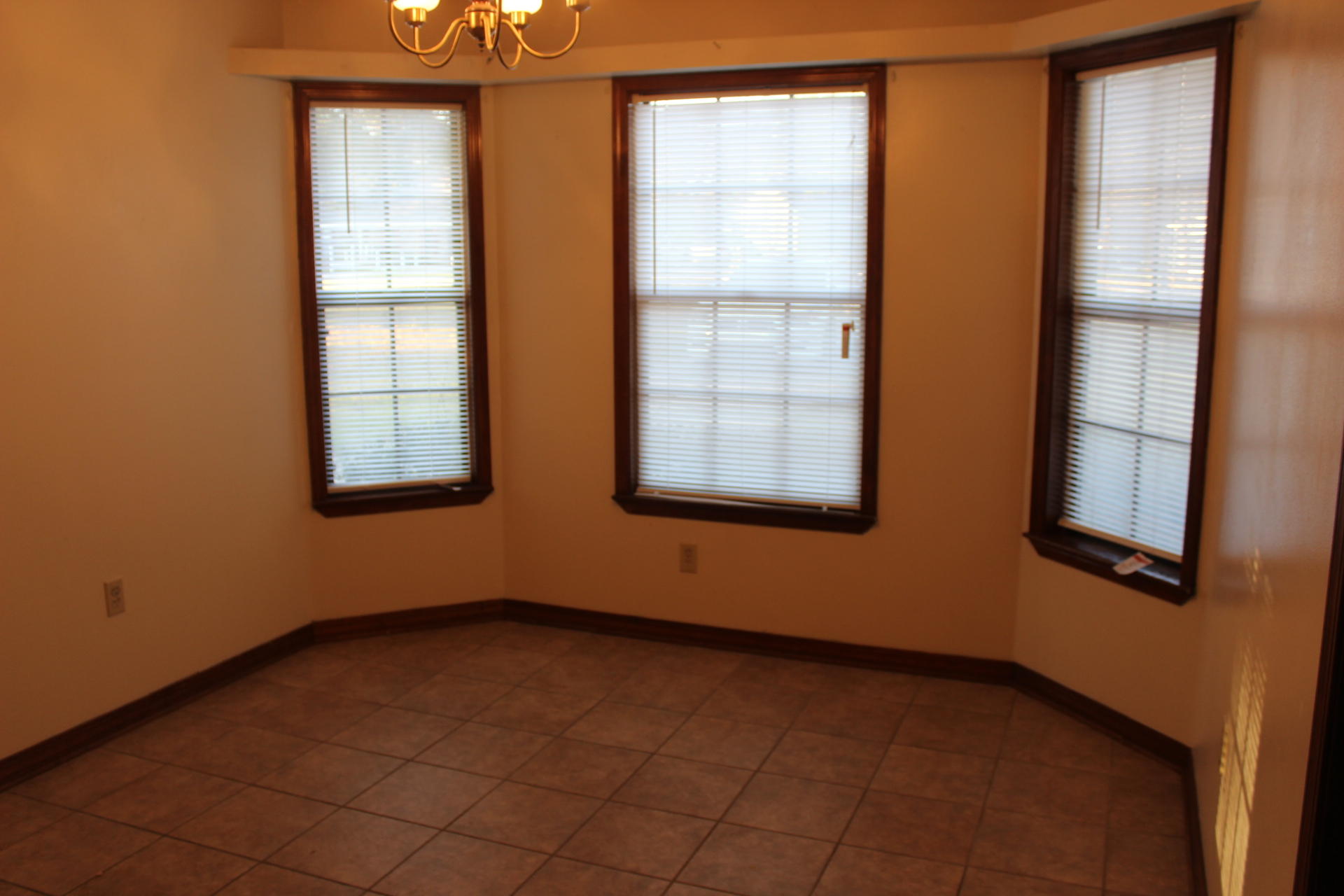 315 John King Road Crestview, FL 32539 - Photo 5 of 12 an empty room with windows