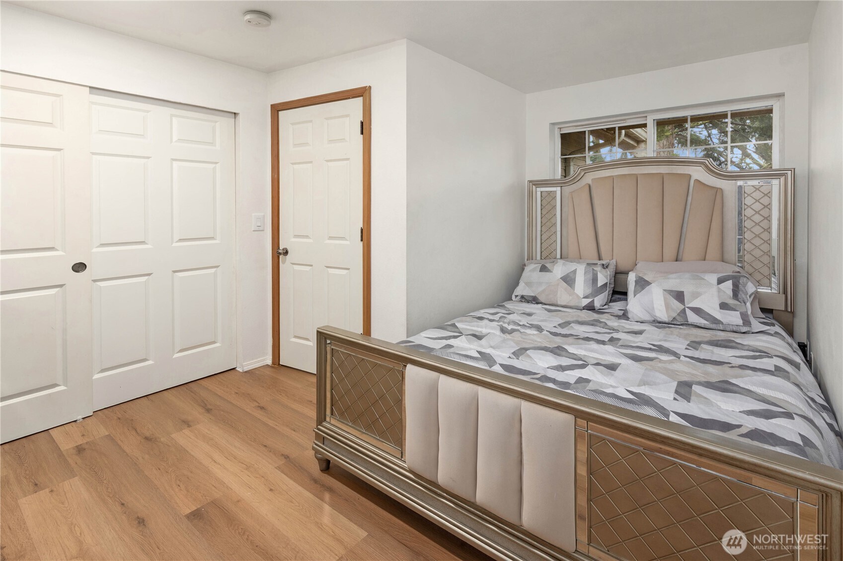 8521 Midvale Avenue North, Unit B Seattle, WA 98103 - Photo 12 of 15