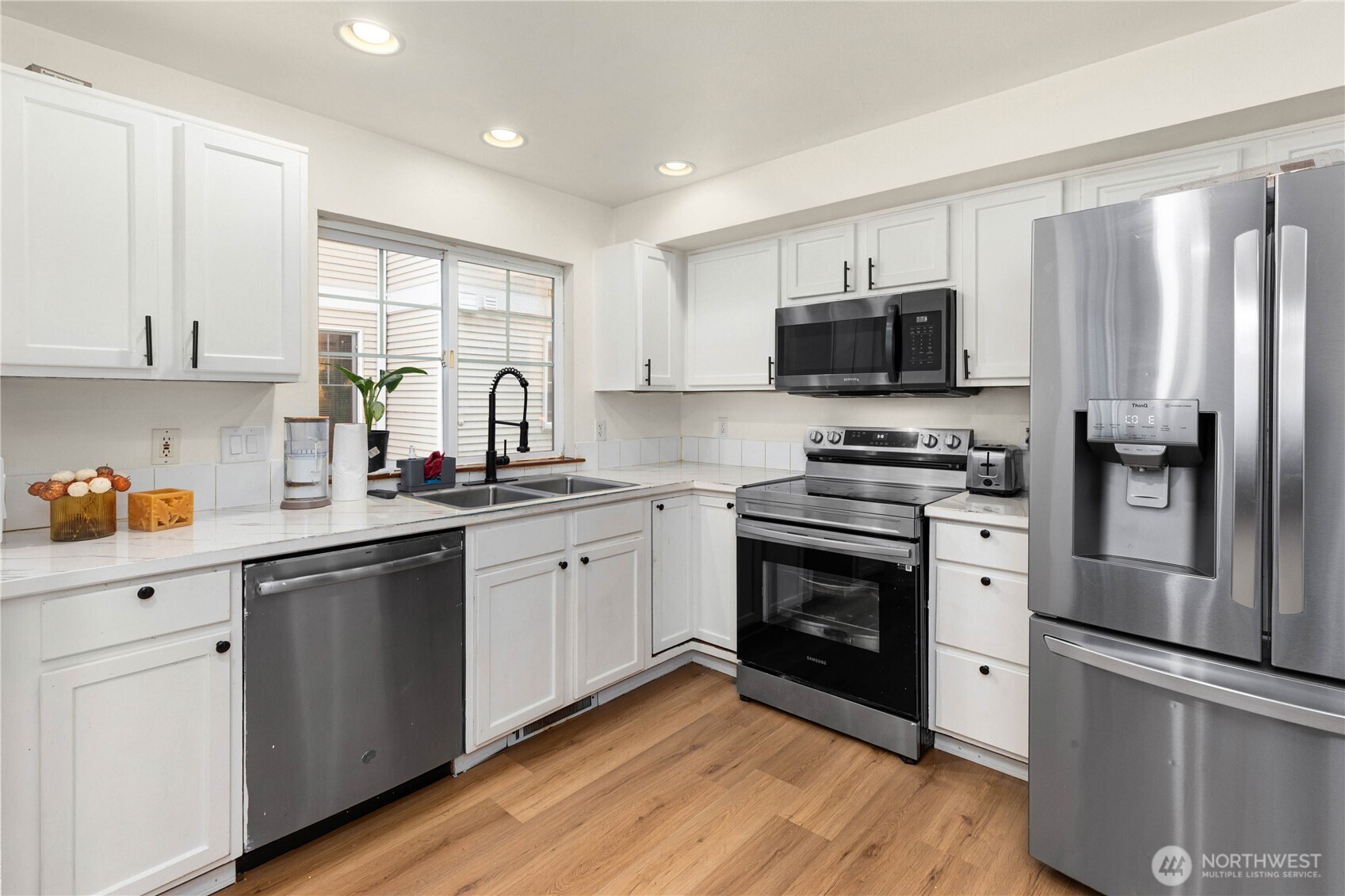 8521 Midvale Avenue North, Unit B Seattle, WA 98103 - Photo 3 of 15