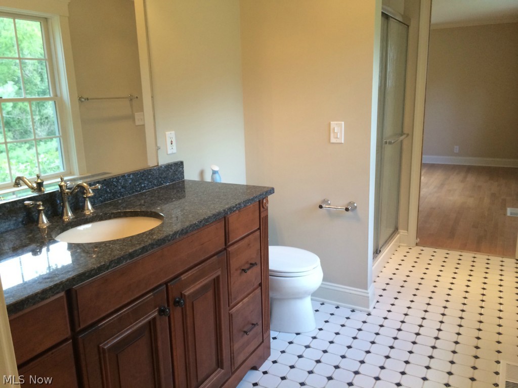 36704 Kinzel Road Avon, OH 44011 - Photo 18 of 25 Full Jack and Jill bathroom boasts beautiful granite counter tops