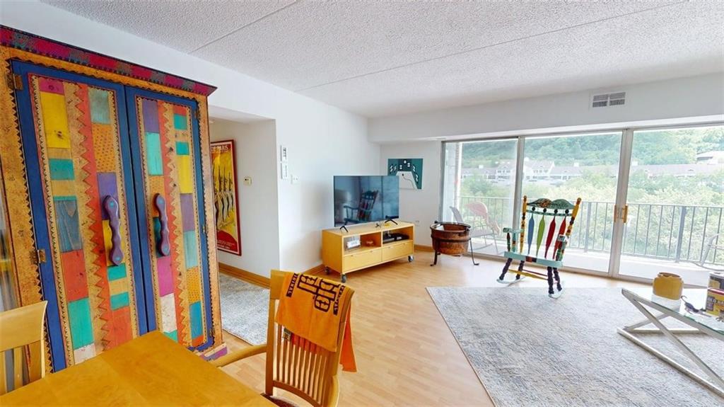 2120 Greentree Road, Unit 102E Pittsburgh, PA 15220 - Photo 8 of 32