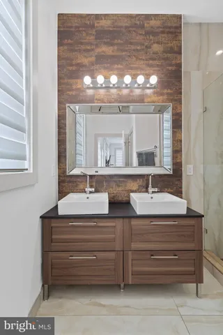 a view of roof with sitting area