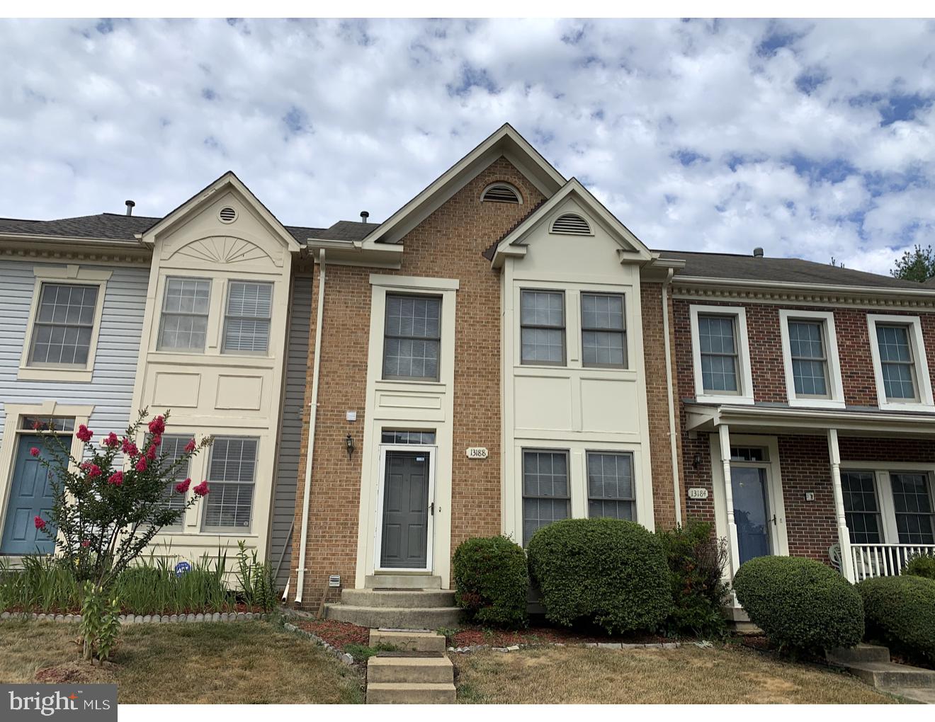 Large Townhouse in Lake Ridge area
