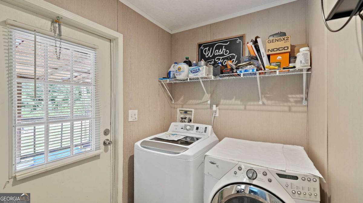64 Sierra Road Jesup, GA 31545 - Photo 15 of 22 a utility room with dryer and washer