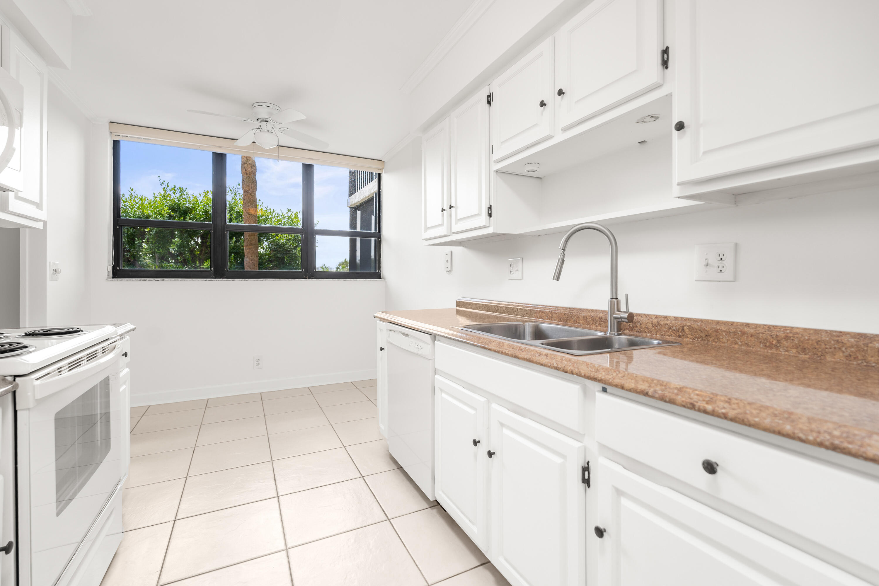 800 Jeffery Street, Unit 208 Boca Raton, FL 33487 - Photo 7 of 13 --9
