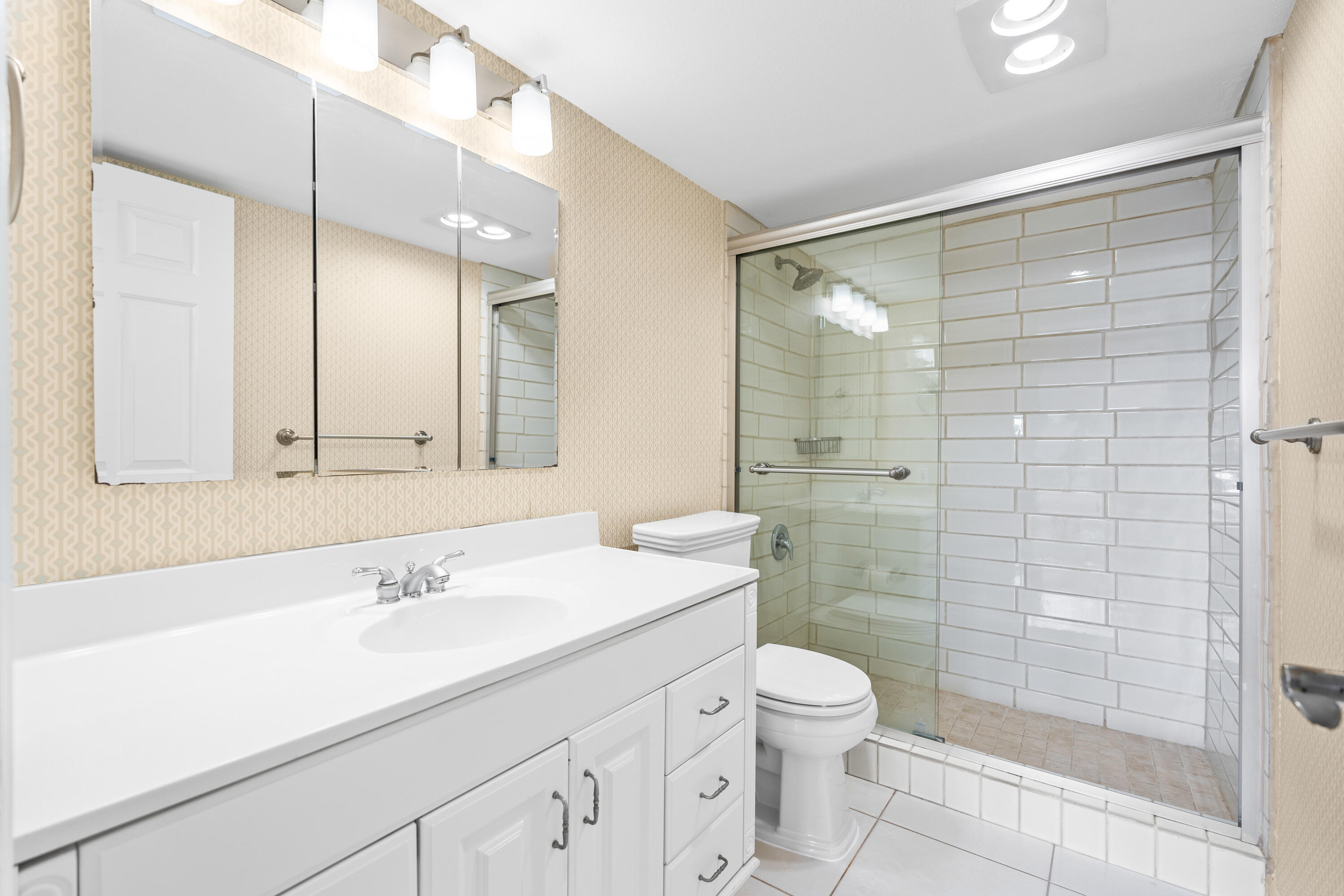 800 Jeffery Street, Unit 208 Boca Raton, FL 33487 - Photo 9 of 13 --20