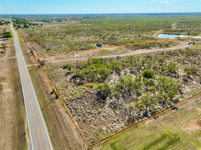 a black and white photo of a room