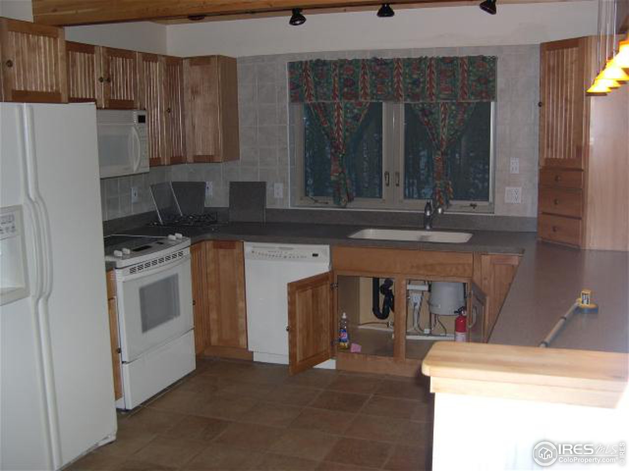 335 Verdi Road Black Hawk, CO 80422 - Photo 6 of 12 kitchen2