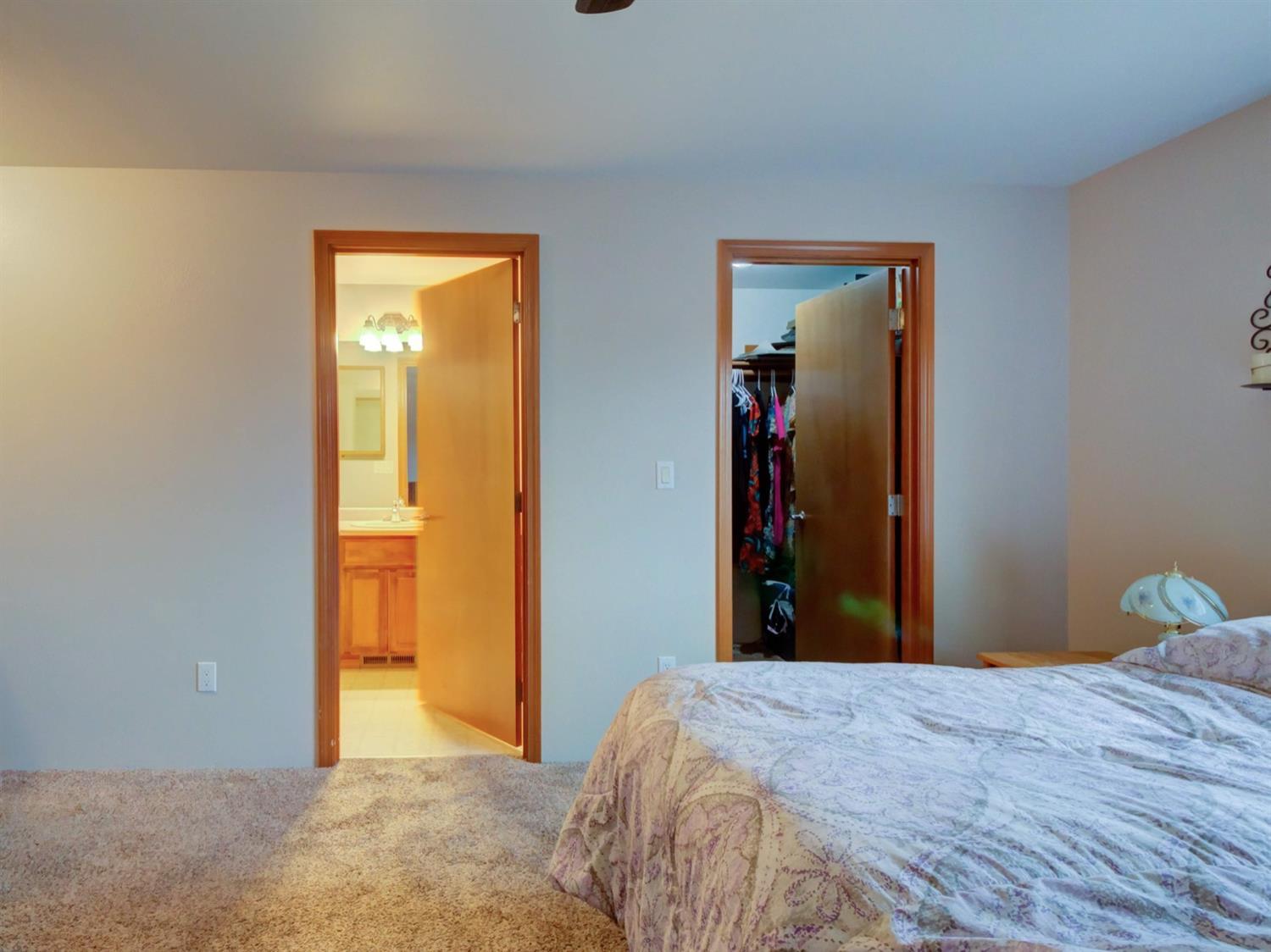 31 Woodcrest Circle Eagle Point, OR 97524 - Photo 7 of 17 a bedroom with a bed and dresser