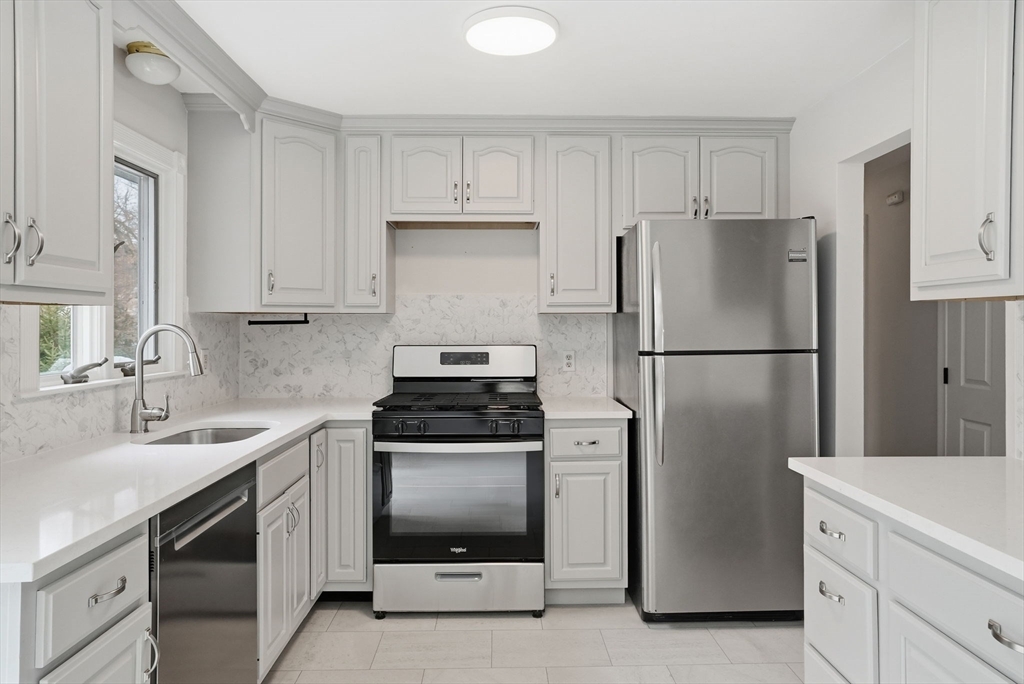 1 Joanne Road Burlington, MA 01803 - Photo 4 of 29