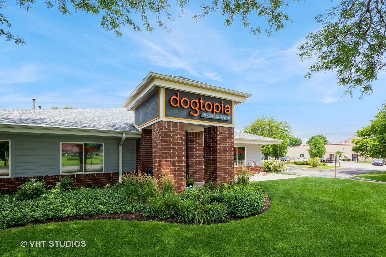 2423 Fargo Boulevard Geneva, IL 60134 - Photo 2 of 35