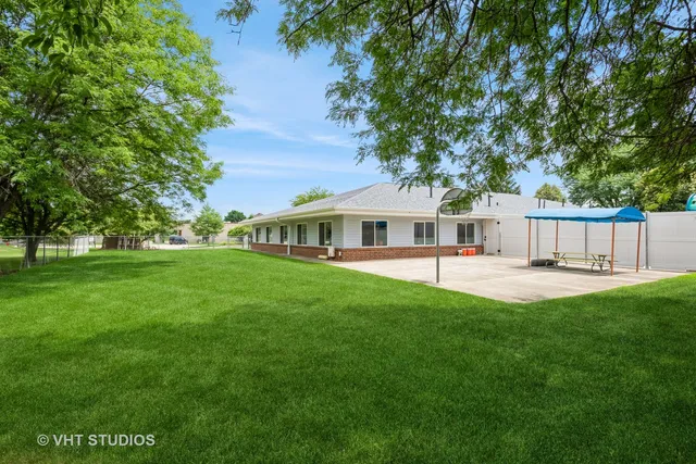 $1,595,000 | 2423 Fargo Boulevard, Geneva, IL 60134