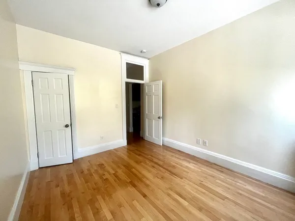 $4,875 | 102 Trowbridge Street, Unit 2L, Cambridge, MA 02138