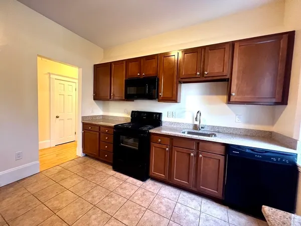 $4,875 | 102 Trowbridge Street, Unit 2L, Cambridge, MA 02138
