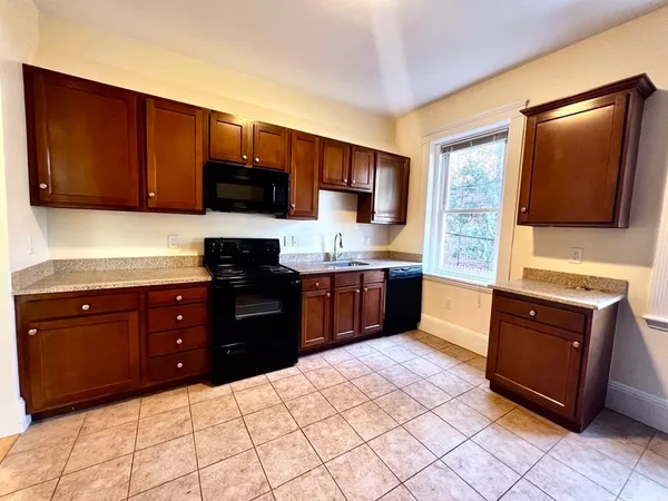 $4,875 | 102 Trowbridge Street, Unit 2L, Cambridge, MA 02138