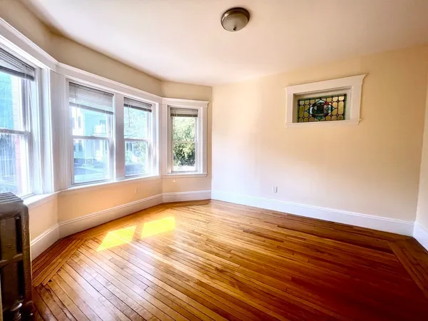 $4,875 | 102 Trowbridge Street, Unit 2L, Cambridge, MA 02138