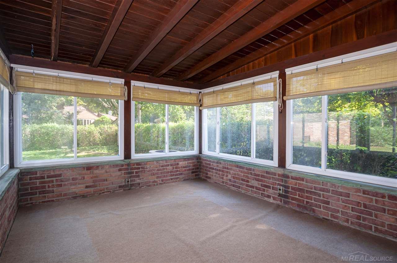 88 Roslyn Road Grosse Pointe, MI 48236 - Photo 11 of 43 50020761-10.JPG