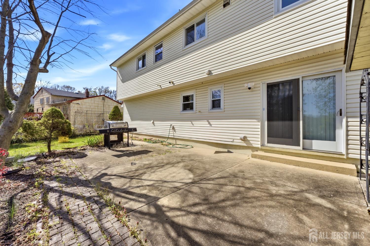 8 Albemarle Road East Brunswick, NJ 08816 - Photo 25 of 46