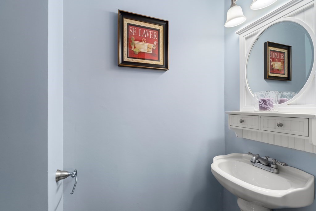 6 Fitz Road Peabody, MA 01960 - Photo 9 of 23 Gallery Image 9