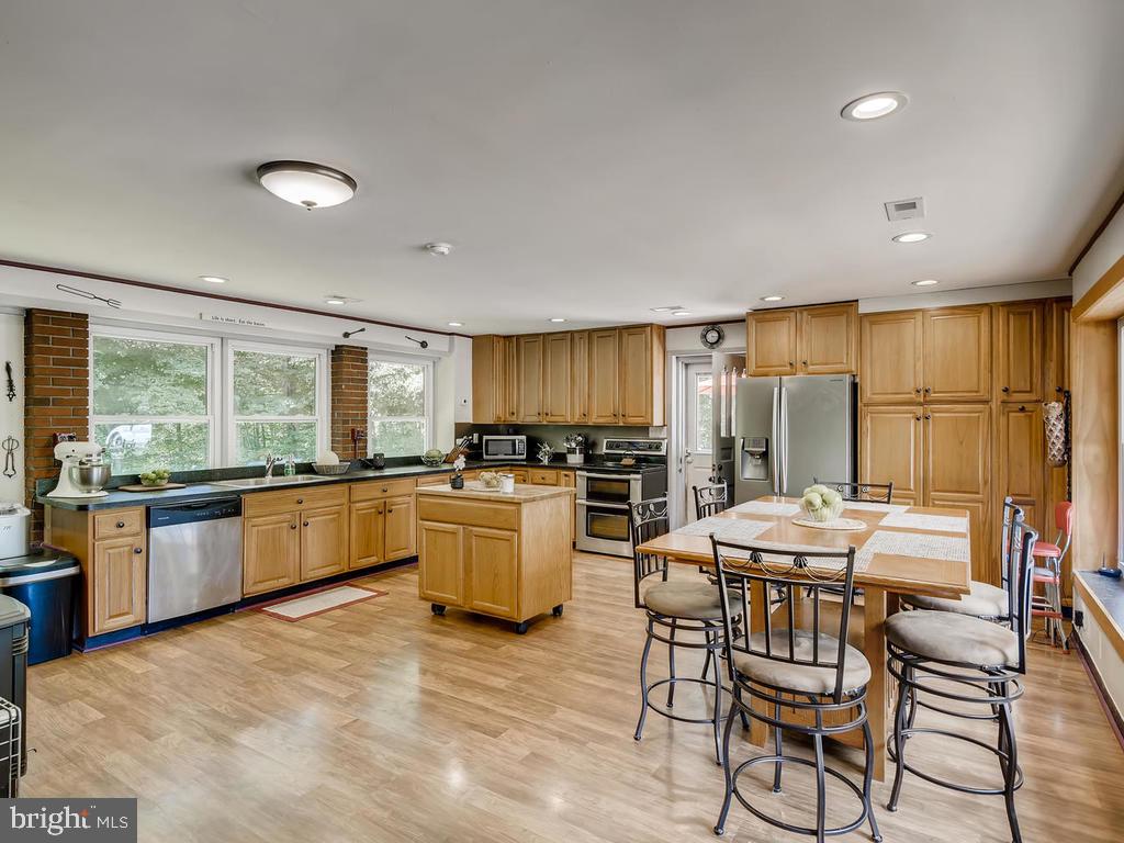 1200 Whitaker Mill Road Joppa, MD 21085 - Photo 5 of 48 Large Country Kitchen