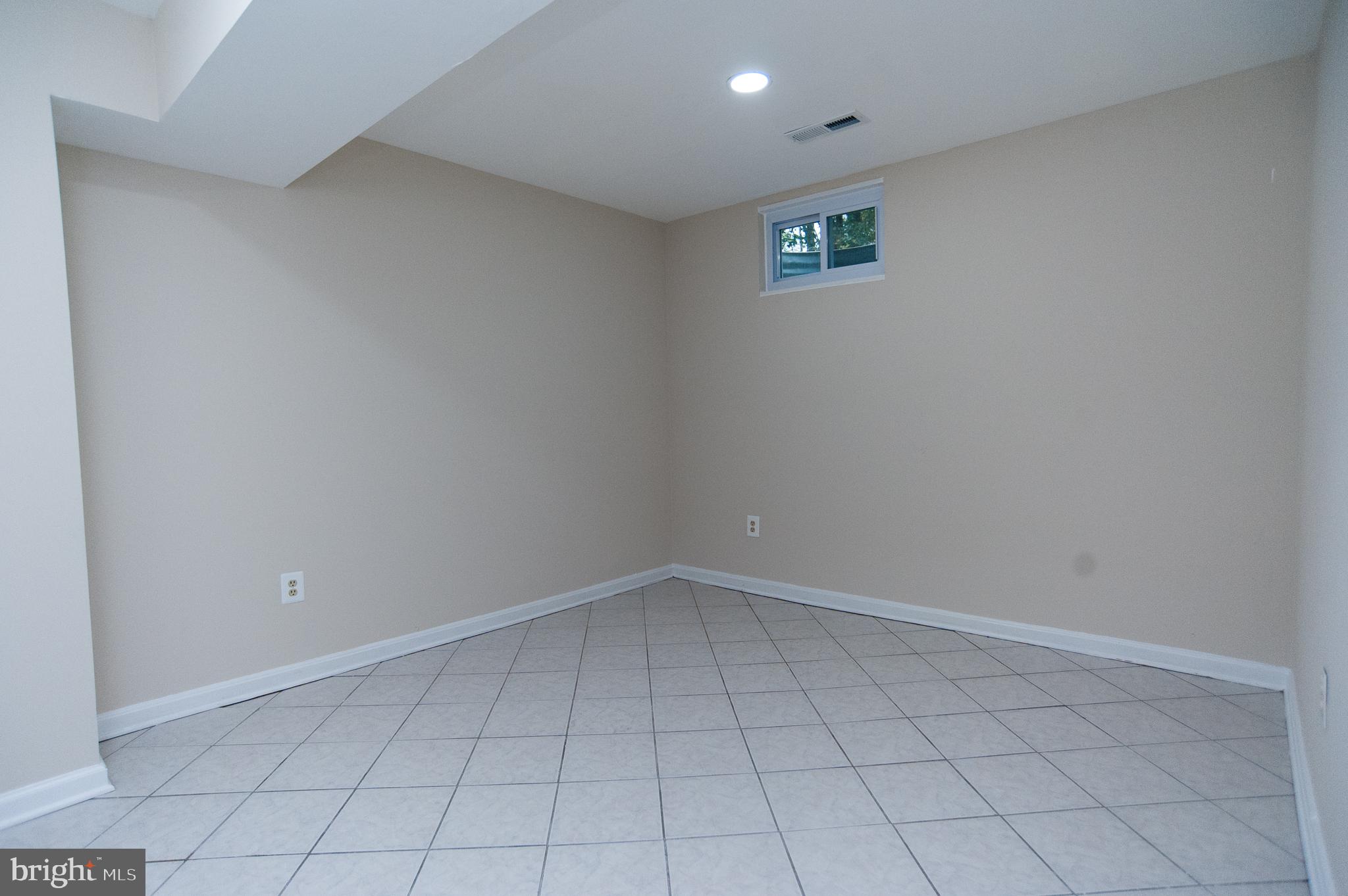 9510 Hobart Street Springdale, MD 20721 - Photo 35 of 57 Basement Room