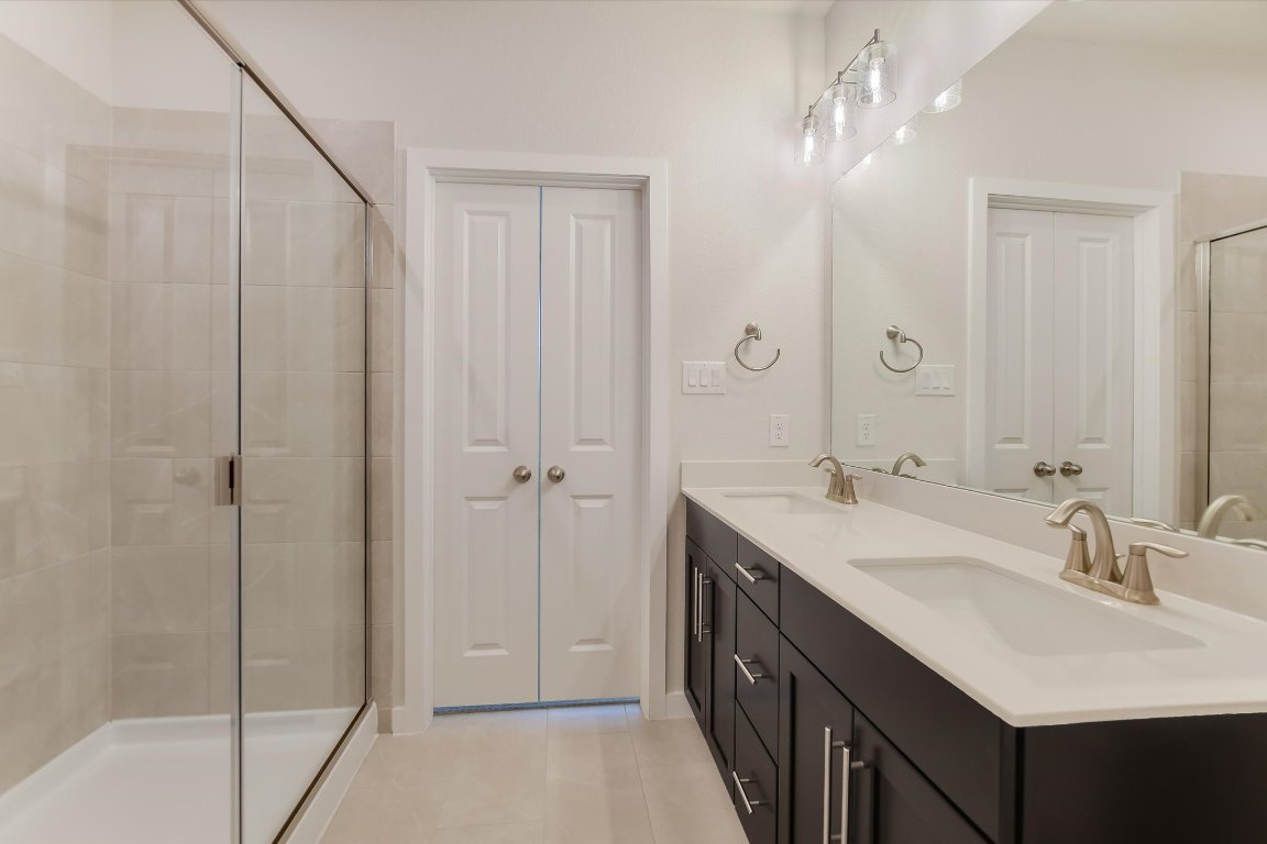 2500 Forest Creek Drive, Unit 2004 Round Rock, TX 78665 - Photo 15 of 27 a bathroom with 2 sink and a mirror
