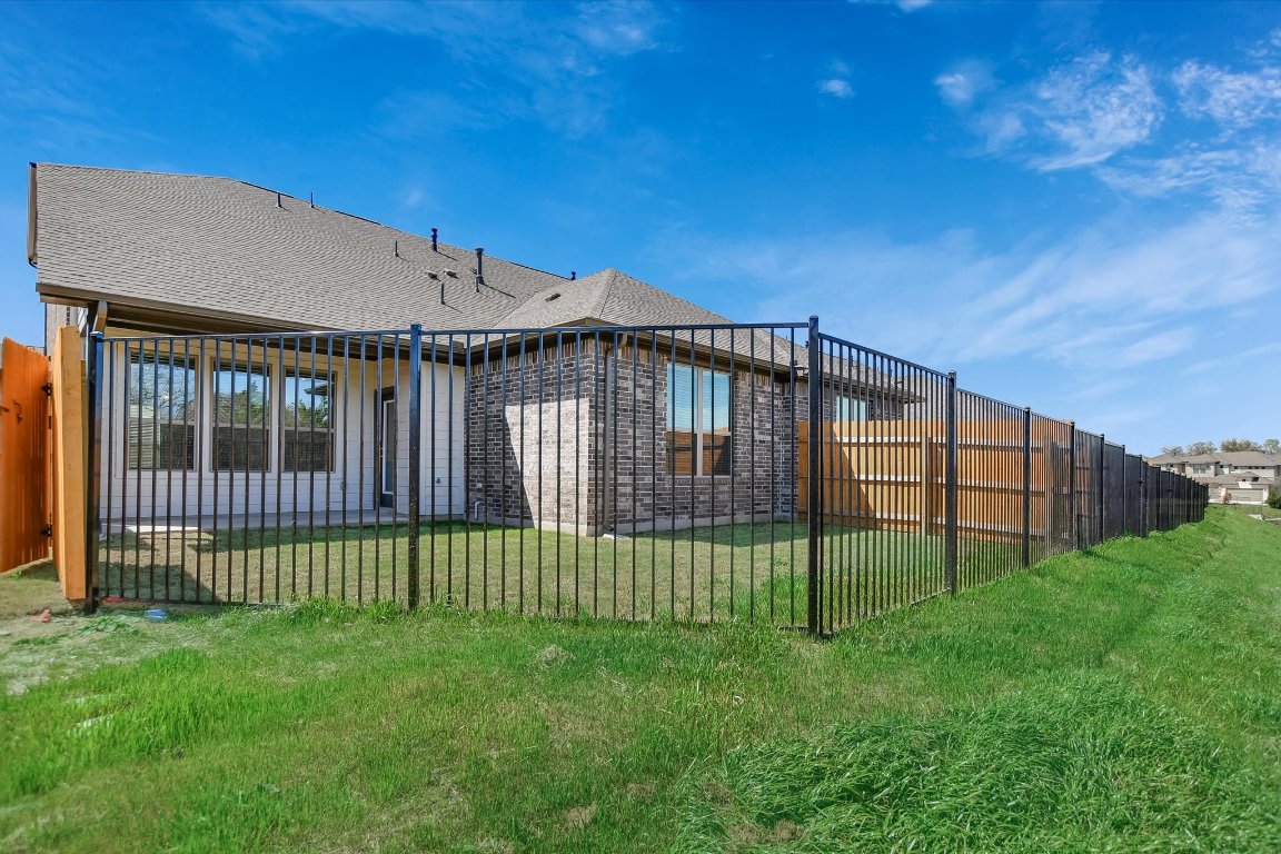 2500 Forest Creek Drive, Unit 2004 Round Rock, TX 78665 - Photo 25 of 27 a view of a backyard with a garden