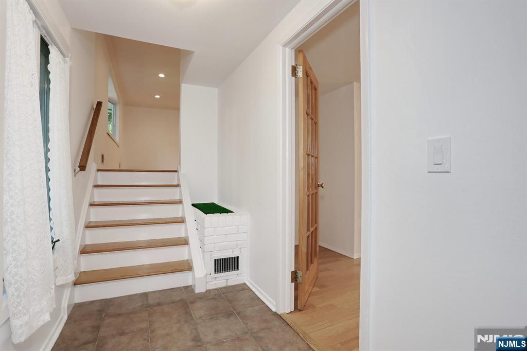 253 Jeffer Street Ridgewood, NJ 07450 - Photo 9 of 20 Gallery Image 9