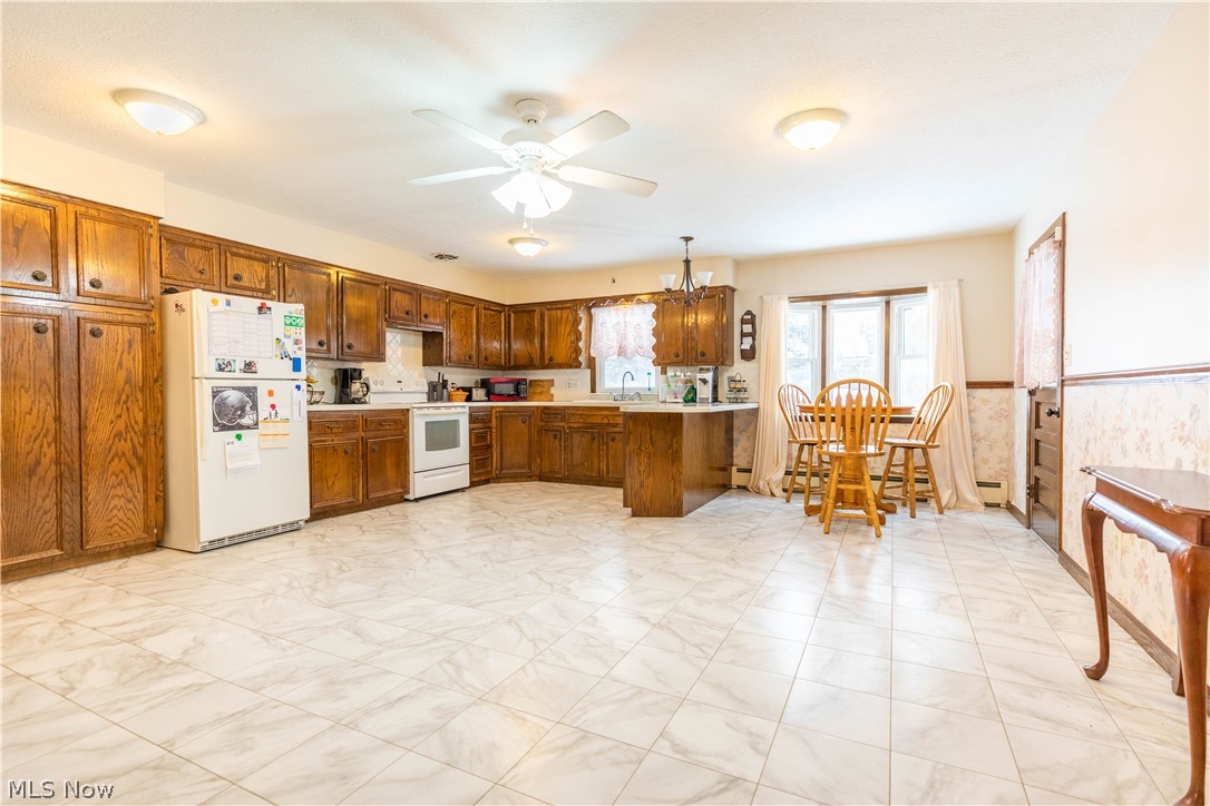 3886 Selnik Road Kent, OH 44240 - Photo 7 of 32 Plenty of room in the fully applianced kitchen.