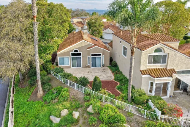 a view of a yard in front of house