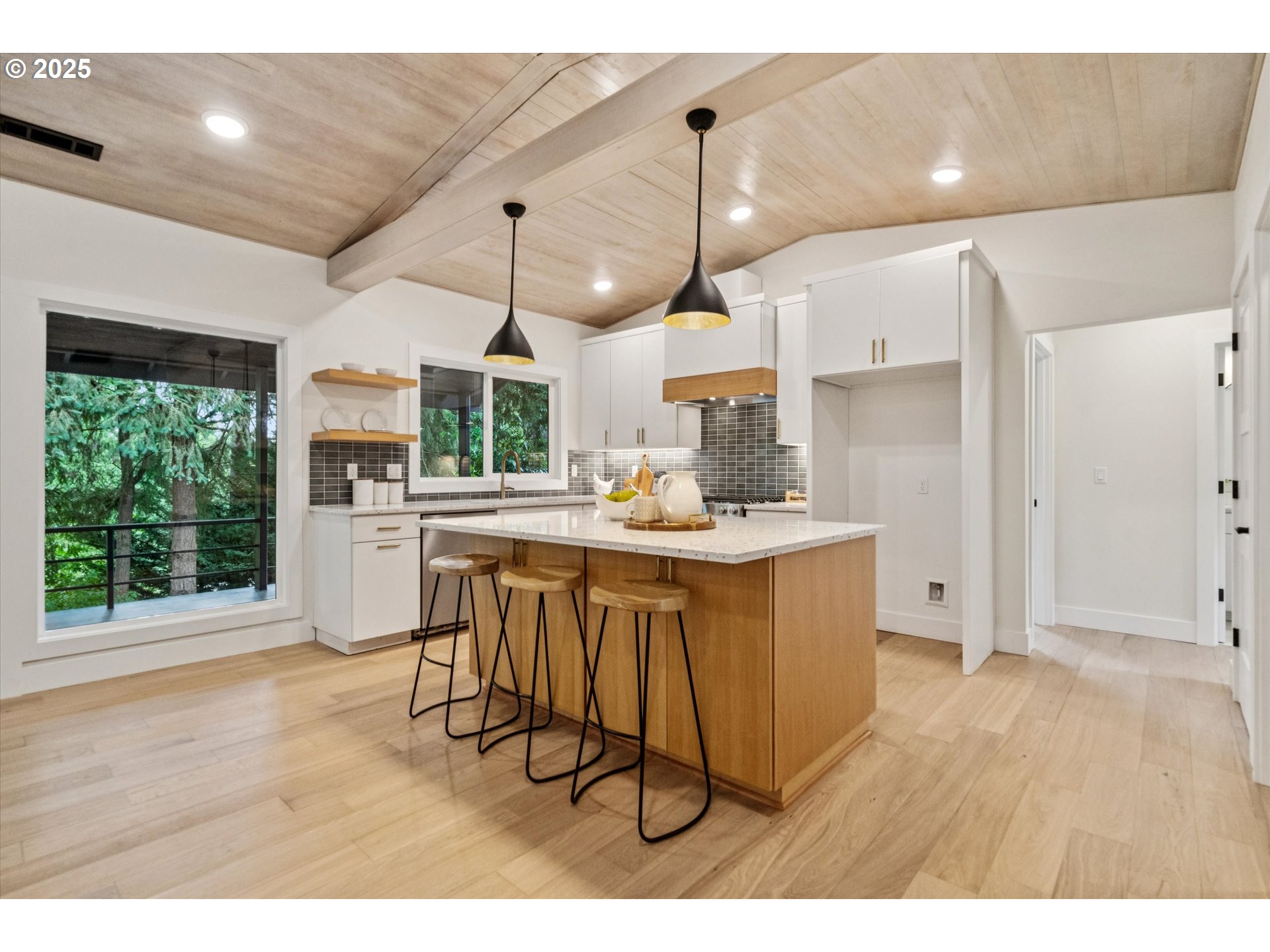 17253 Southwest Rivendell Drive Portland, OR 97224 - Photo 12 of 45 Gallery Image 12