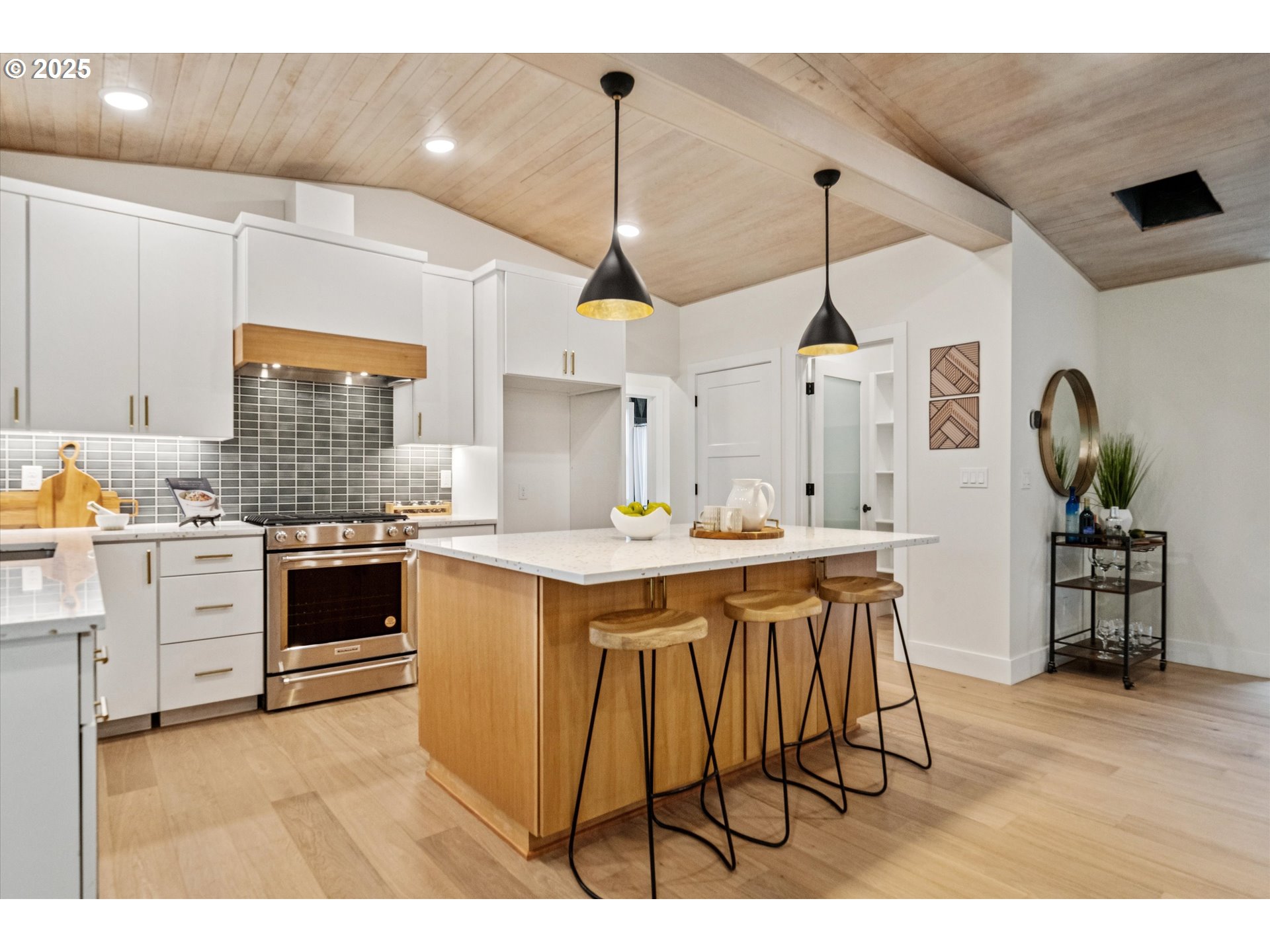 17253 Southwest Rivendell Drive Portland, OR 97224 - Photo 13 of 45 Gallery Image 13