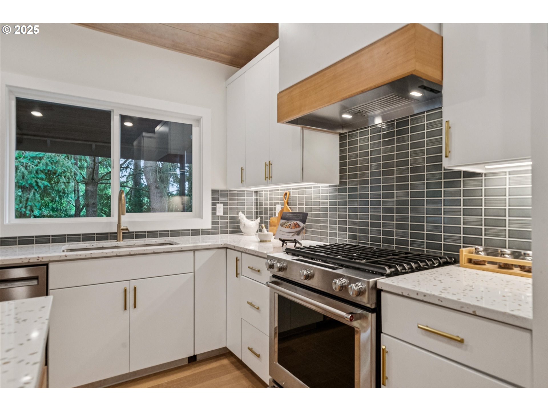 17253 Southwest Rivendell Drive Portland, OR 97224 - Photo 14 of 45 Gallery Image 14
