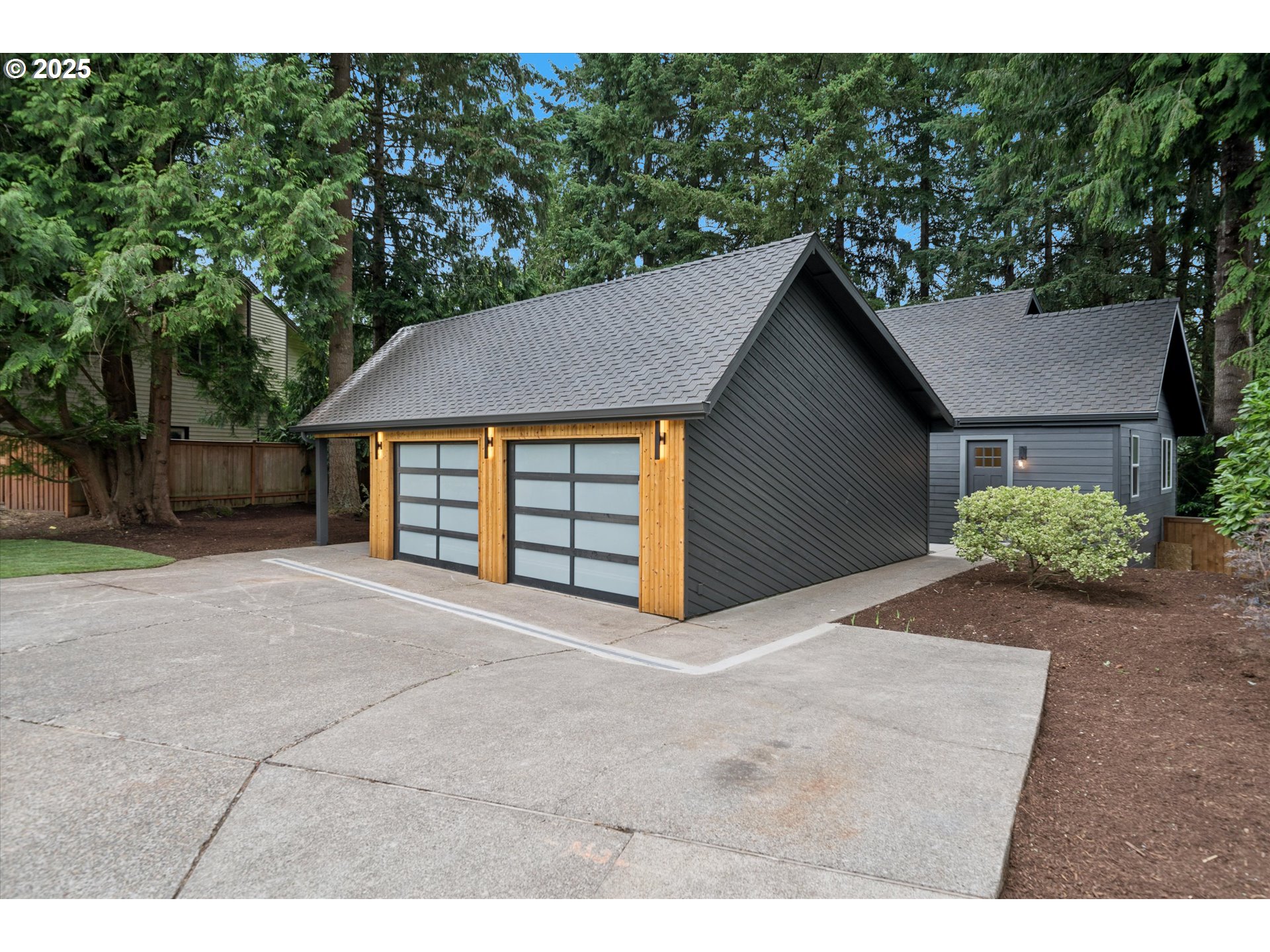 17253 Southwest Rivendell Drive Portland, OR 97224 - Photo 4 of 45 Gallery Image 4