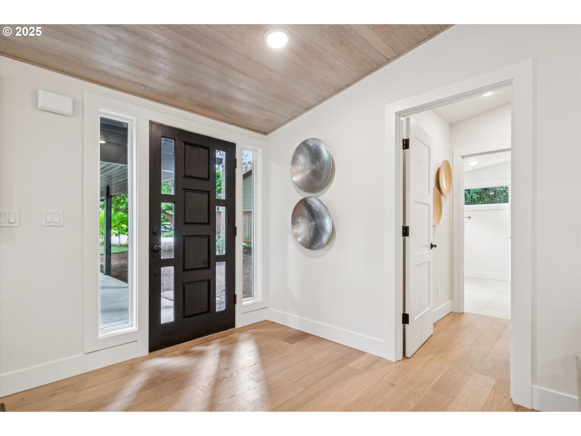 17253 Southwest Rivendell Drive Portland, OR 97224 - Photo 6 of 45 Gallery Image 6