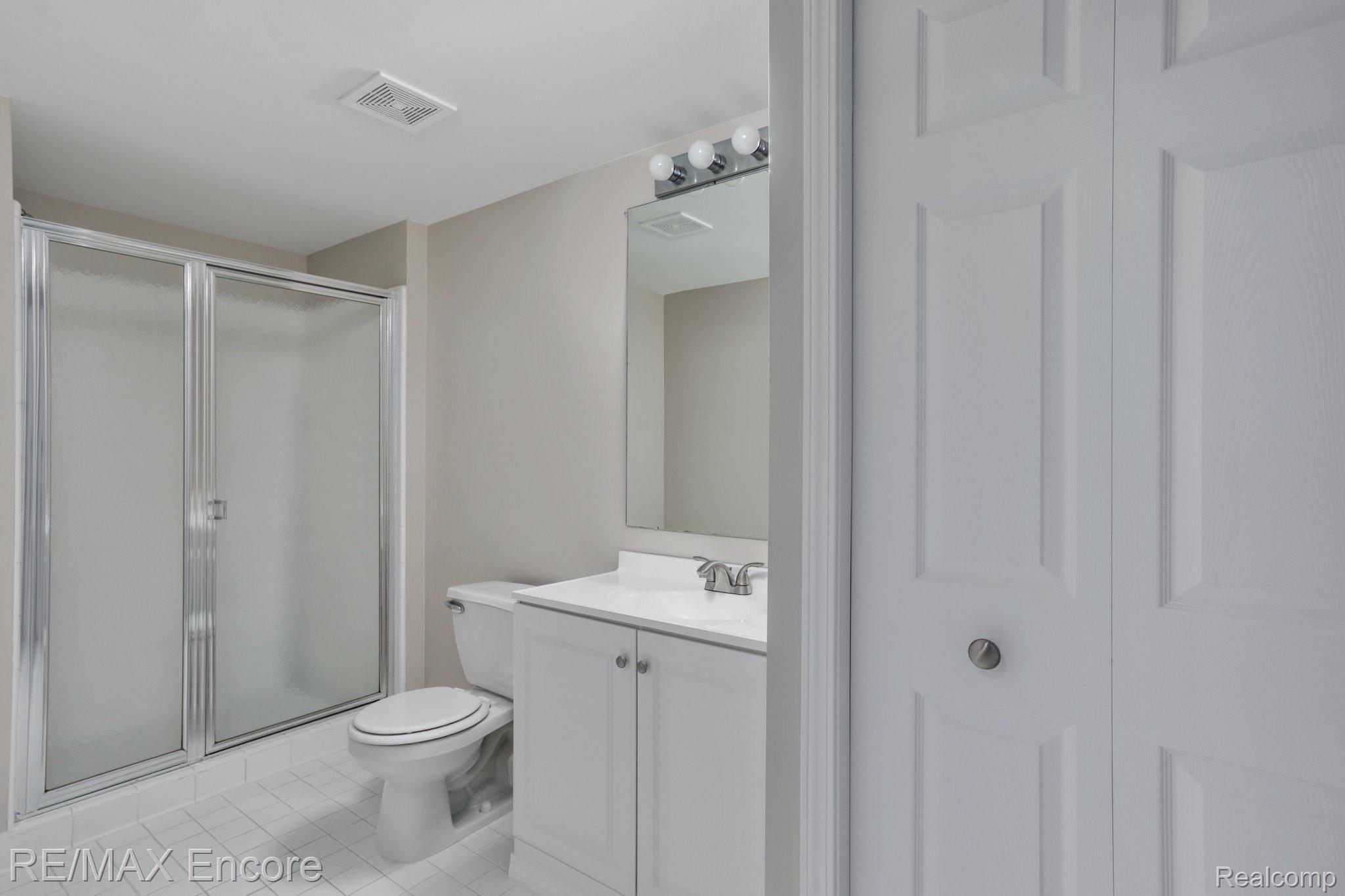 6791 Oakhurst Ridge Road Clarkston, MI 48348 - Photo 30 of 37 Lower Level Full Bathroom