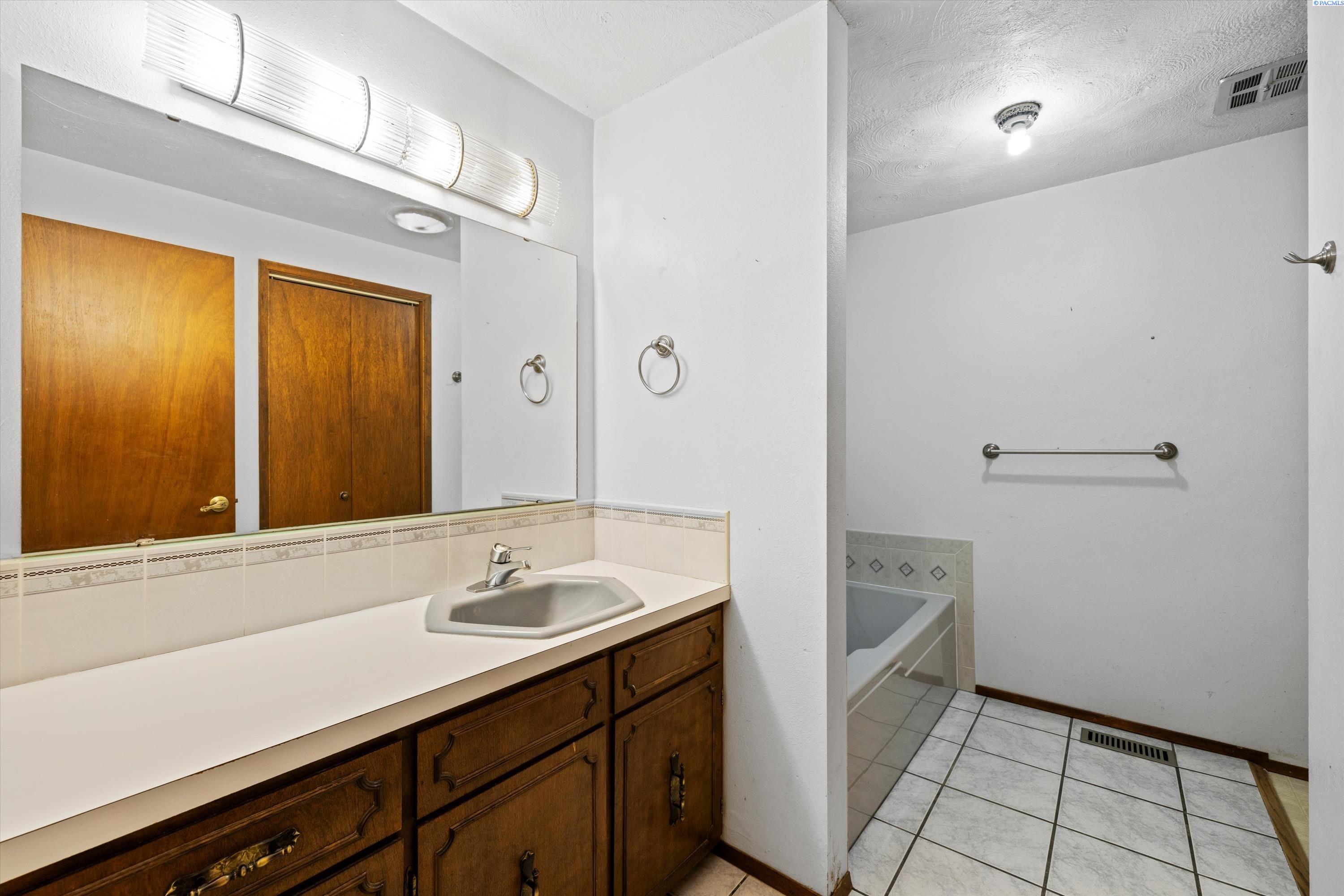1651 West Hampton Road Othello, WA 99344 - Photo 16 of 41 Gallery Image 16