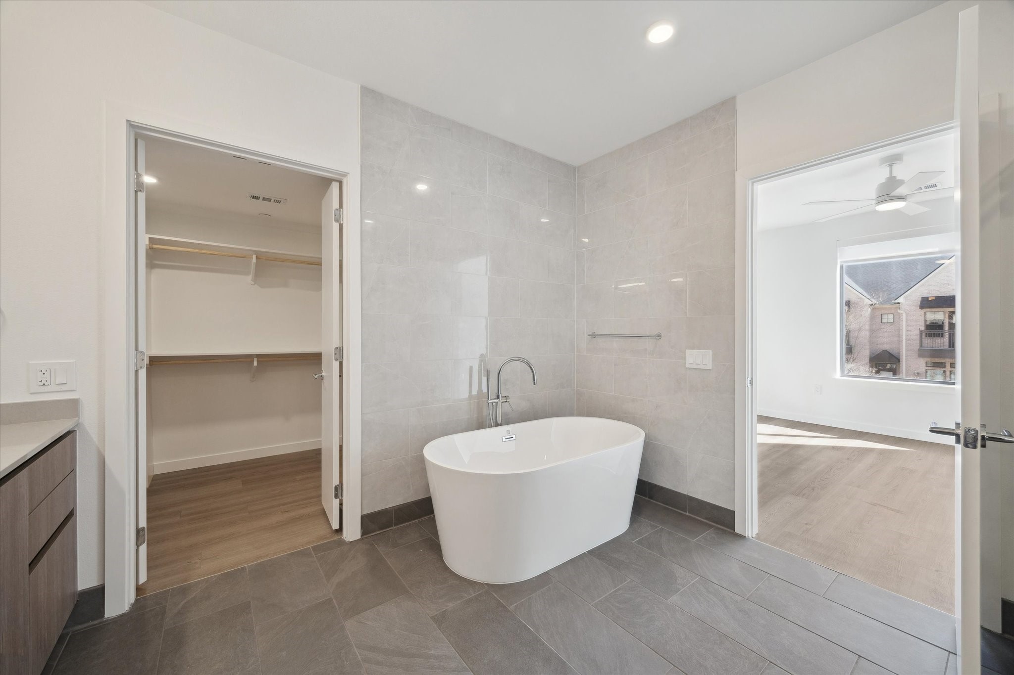 1 Riva Row, Unit 167 The Woodlands, TX 77380 - Photo 15 of 49 a bathroom with a bathtub and shower