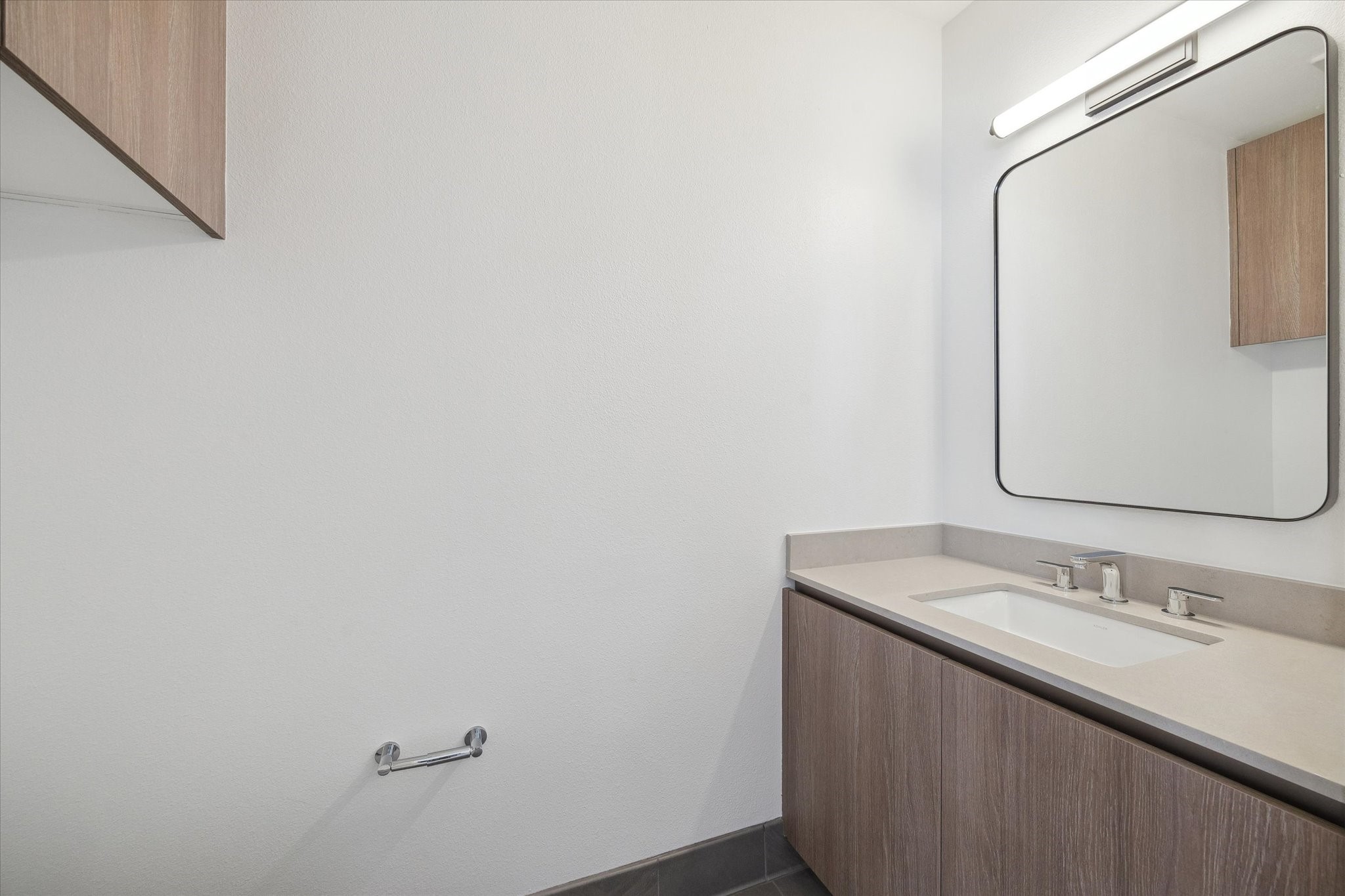 1 Riva Row, Unit 167 The Woodlands, TX 77380 - Photo 8 of 49 a bathroom with a sink and a mirror