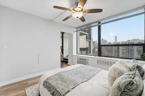 $270,000 | 1460 North Sandburg Terrace, Unit 2507A, Chicago, IL 60610