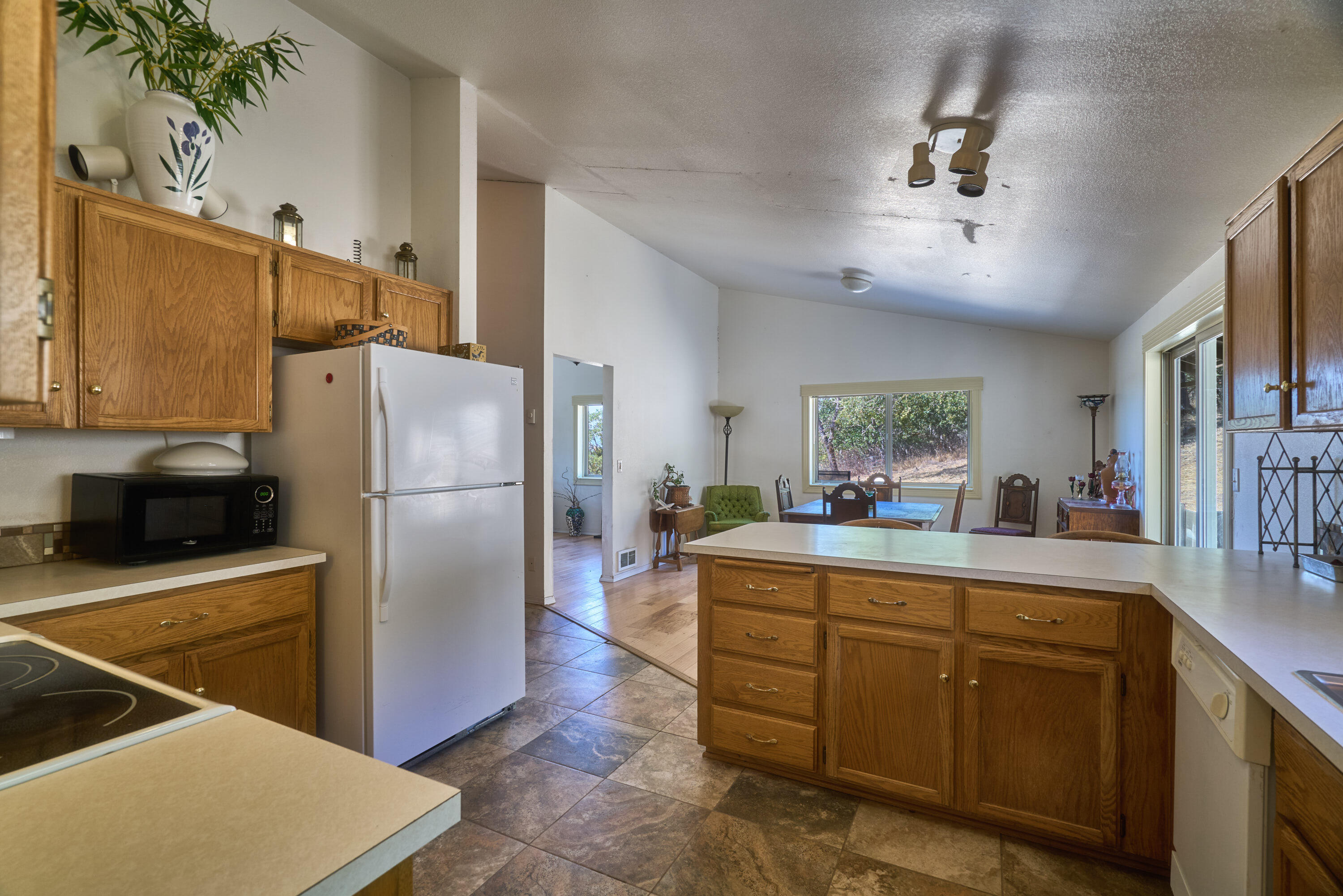 7505 Torrey Pines Terrace Eagle Point, OR 97524 - Photo 11 of 47 7505 Torrey Pines Terrace-09