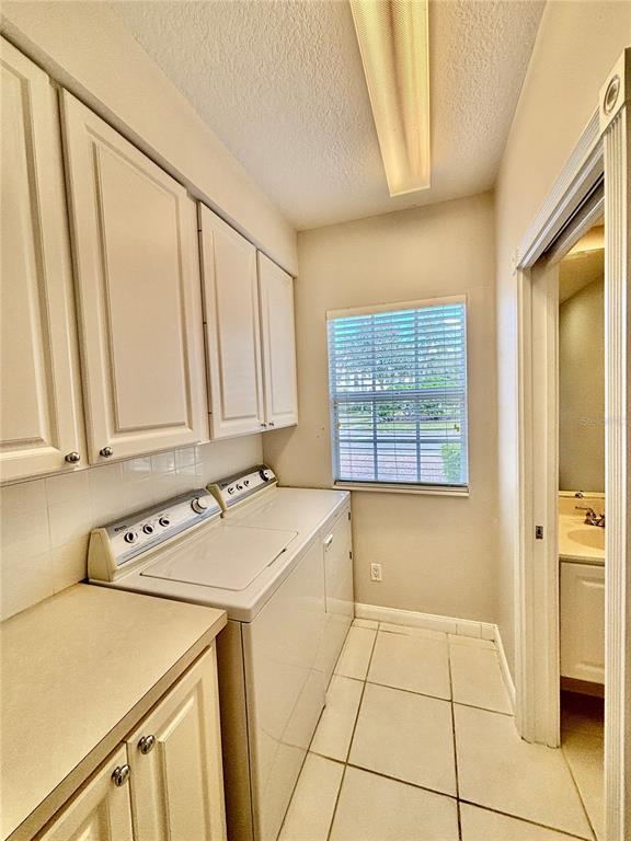 7892 Farina Court Sarasota, FL 34238 - Photo 3 of 41 a utility room with a window
